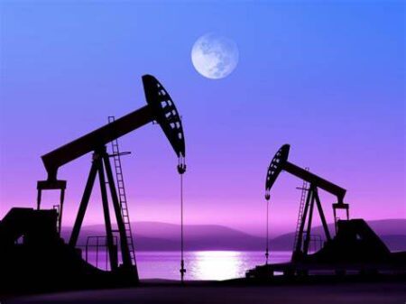 Oil prices steady after 7% weekly drop