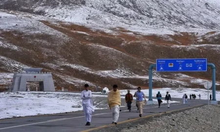 Khunjerab Pass Faces Major Snowstorm, Stranding Passenger and Cargo Vehicles