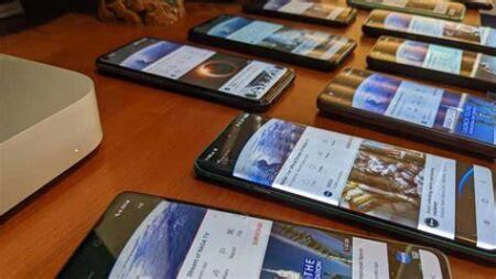 Mobile Phone Imports Drop 13.6% in FY25 First 4 Months