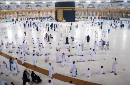 Pakistani Gang Arrested for Defrauding Umrah Pilgrims in Saudi Arabia