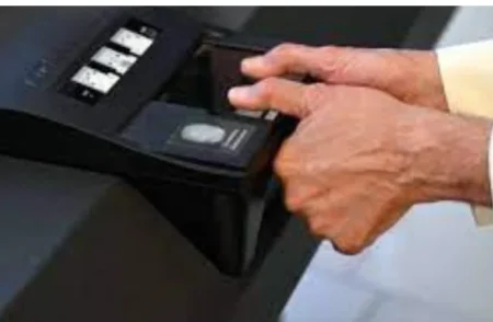 Kuwait Bars Expats’ Travel Without Biometrics