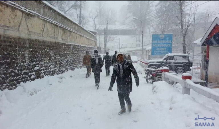 Tourists Head to Murree for New Year 2025 Winter Getaway