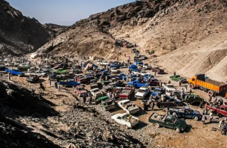 200 Smugglers Continue Illegal Petrol, Diesel Imports via Pak-Iran Border