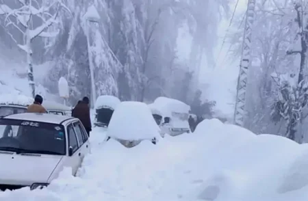 Murree Turns Winter Wonderland as Snowfall Draws Tourists
