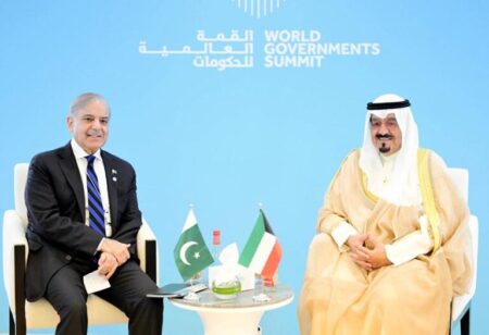 PM Extends Greetings to Kuwaiti Leadership and People