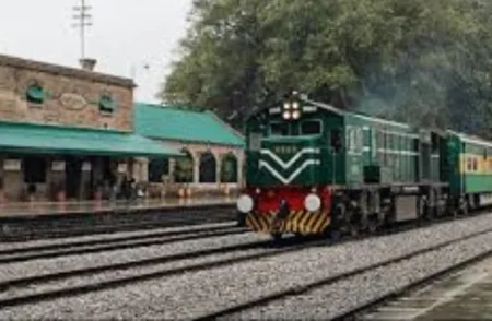 Pakistan Railways to Outsource Seven More Trains to Private Sector