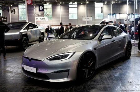 Tesla’s Market Value Falls Below $1 Trillion Due to Weak Europe Sales