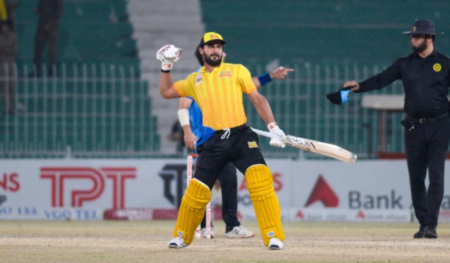 Peshawar storms into the final