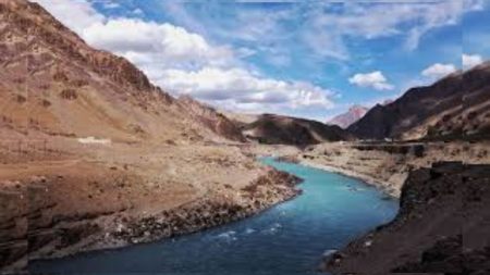 Map showing major famous rivers of Pakistan including Indus, Jhelum, Chenab, Ravi, and Sutlej