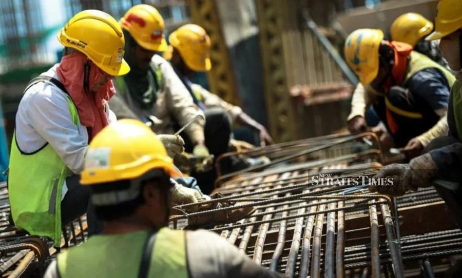 310,000 Foreign Workers