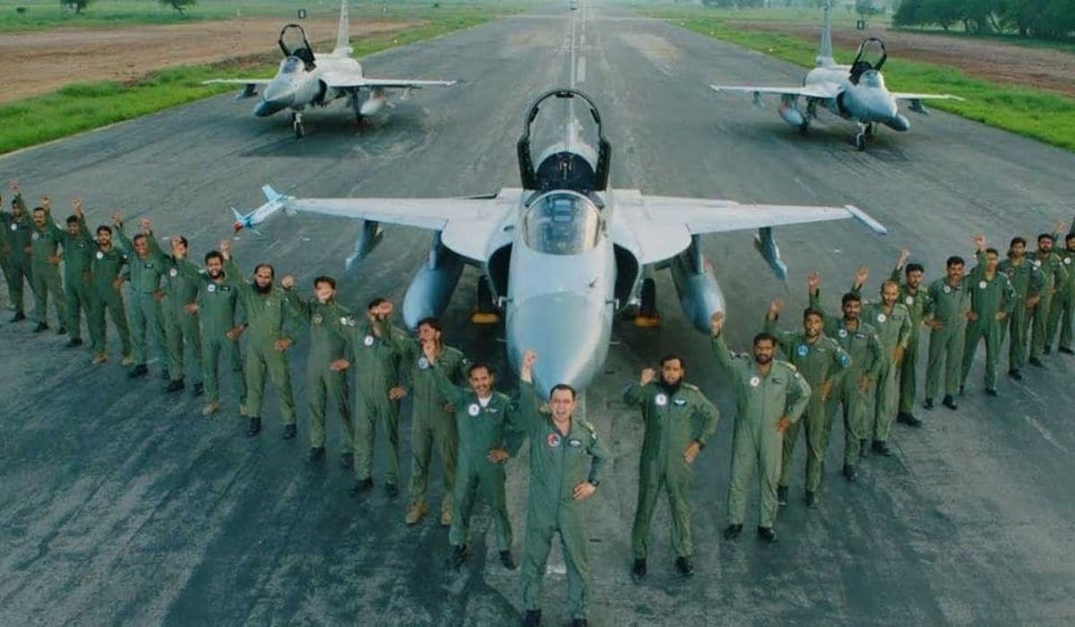 Pakistan hit Indian fighter jets