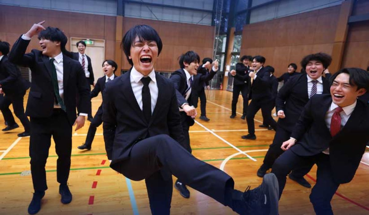 Salarymen Bring Smiles