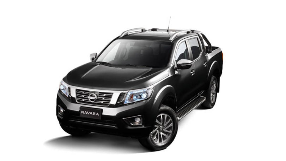 Nissan Navara 2025 diesel pickup truck parked outdoors in Pakistan