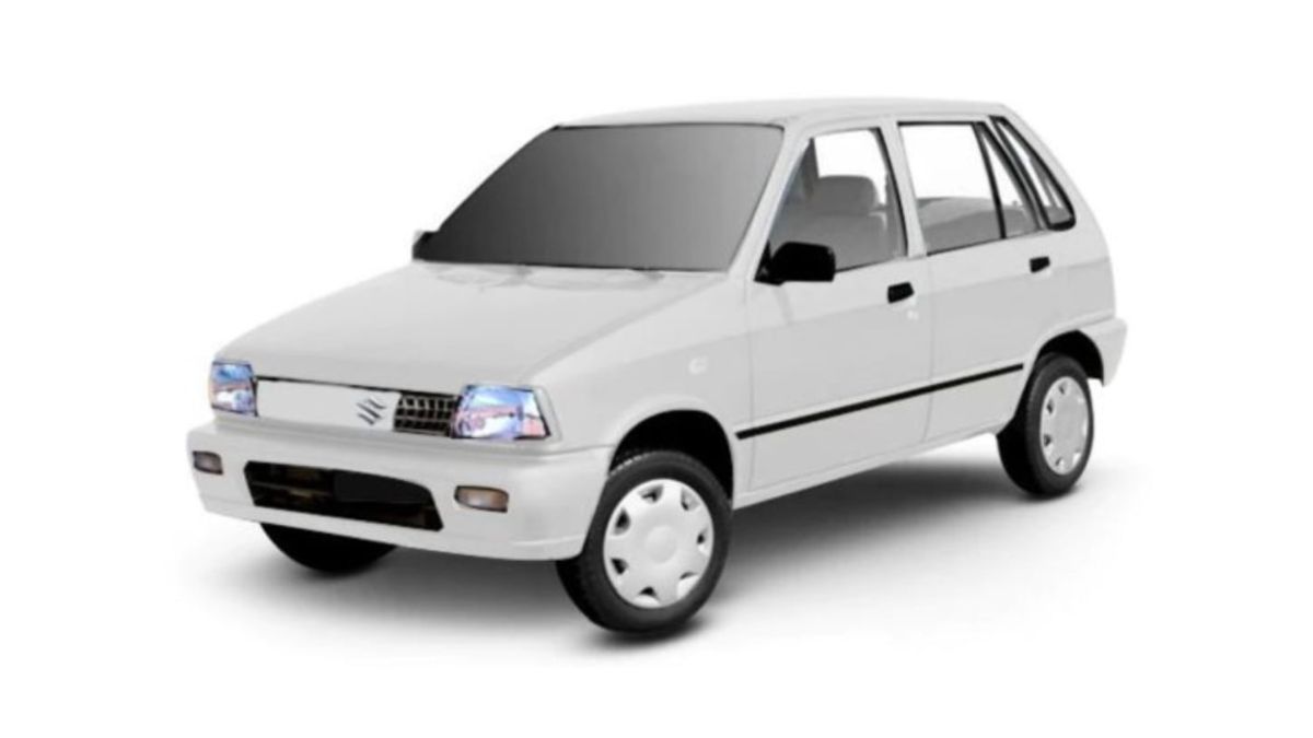 Close-up of Suzuki Mehran car engine showing 796cc engine capacity and specs in Pakistan 2025