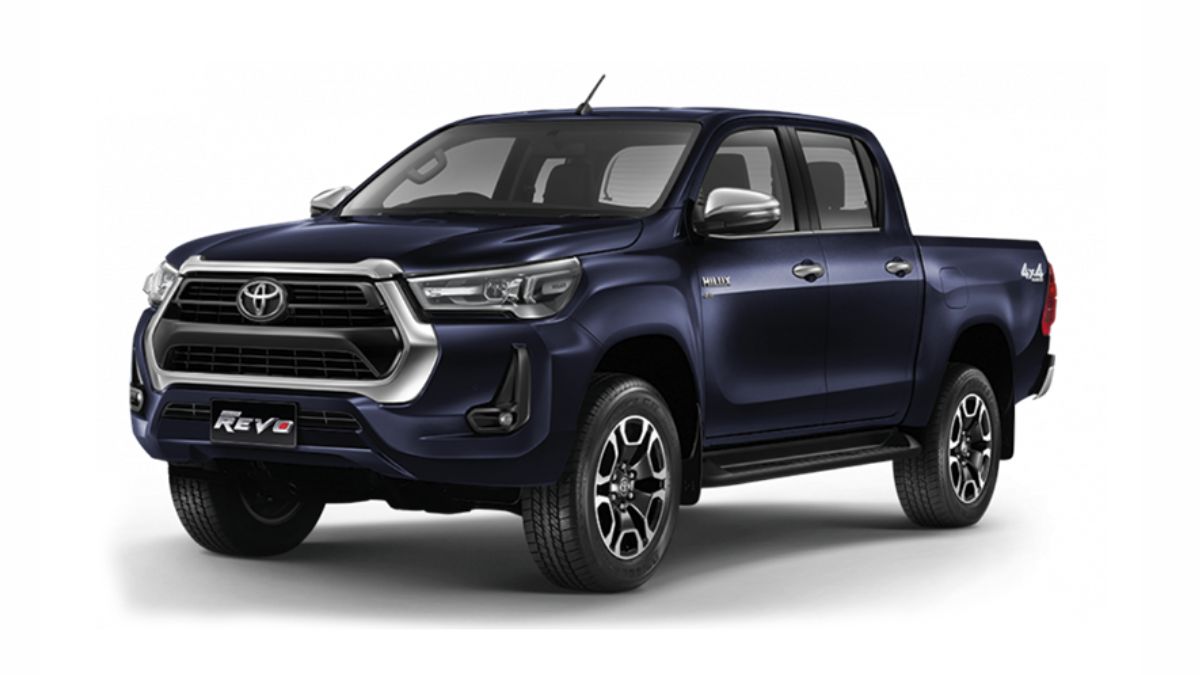 Toyota Hilux Vigo 10 double cabin pickup truck parked outdoors in Pakistan