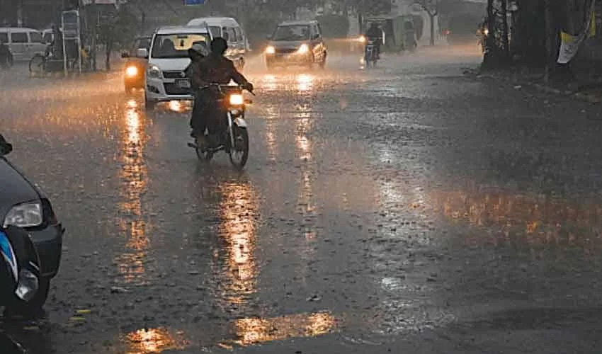 Weather alert: Rain, Strong Winds Hit KP, Punjab Today