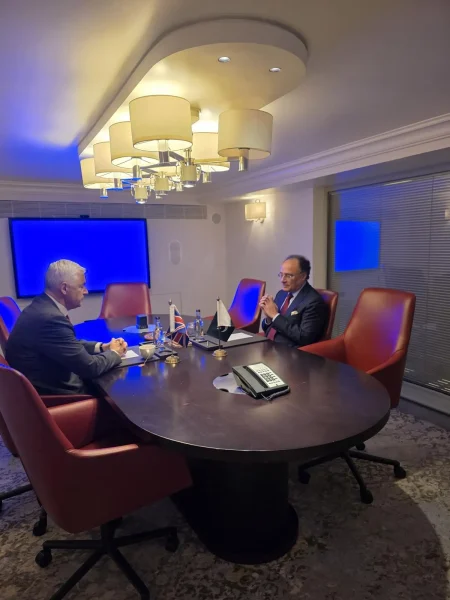 Standard Chartered Bank CEO Confirms Long Term Investments in Pakistan