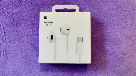 Apple USB-C EarPods featuring built-in microphone and remote control