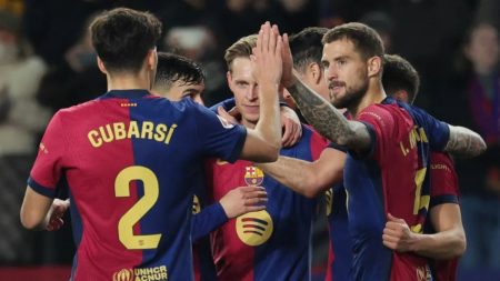 Barcelona and Atlético Madrid players in action during 2025 La Liga match