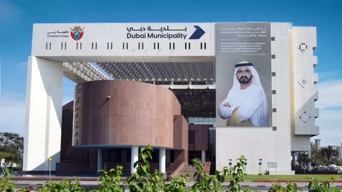 Expats applying for Dubai government jobs in 2025 at official employment office