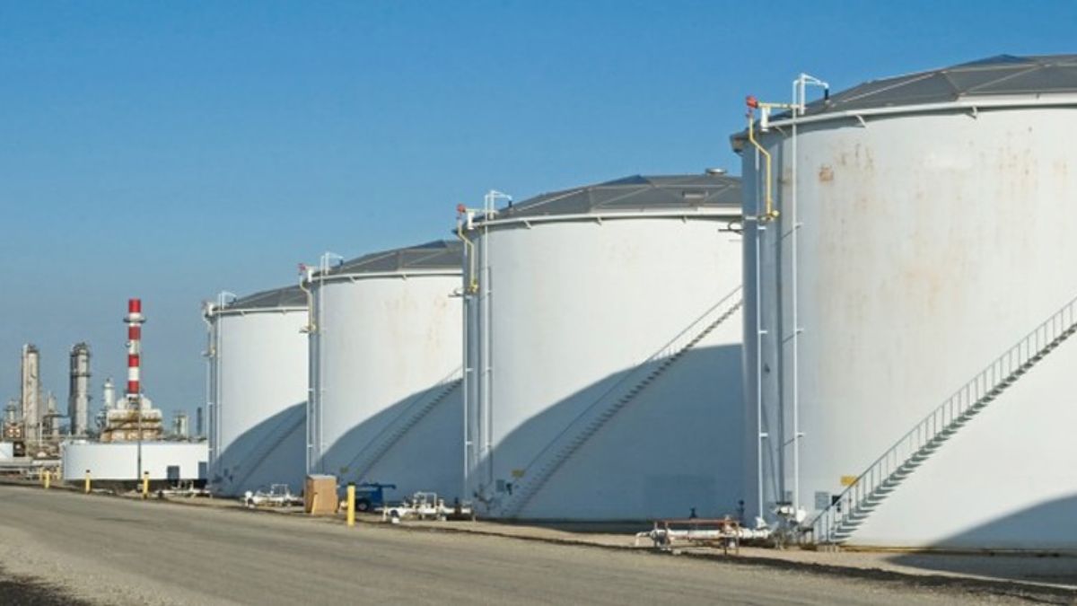 HDIP staff performing fuel analysis at hydrocarbon lab