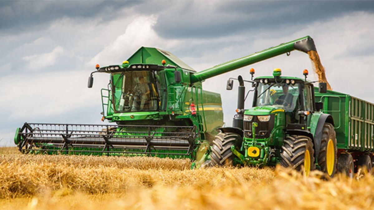 Modern agriculture machinery like tractors and harvesters improving farming productivity in Pakistan