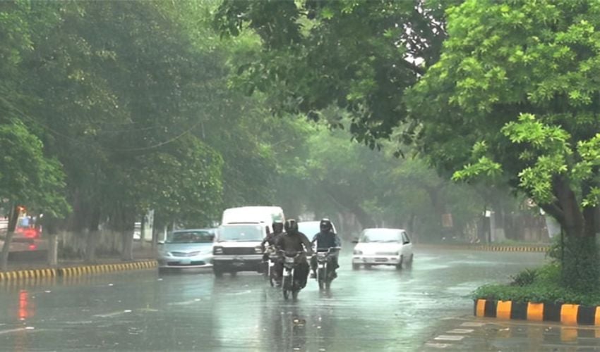 Lahore Weather Cools Down with Light Rain Expected