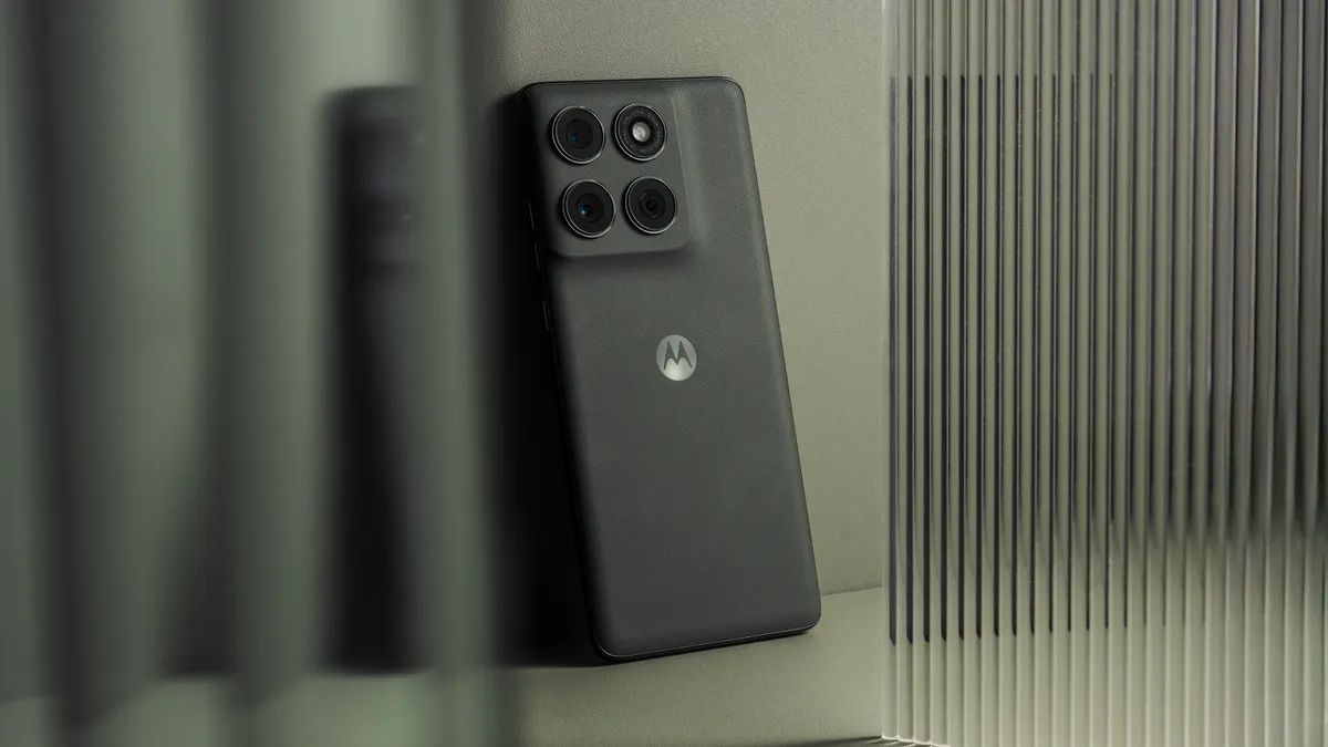 Motorola Edge 2025 smartphone showcasing its sleek design and display, highlighting full specs and launch in Pakistan