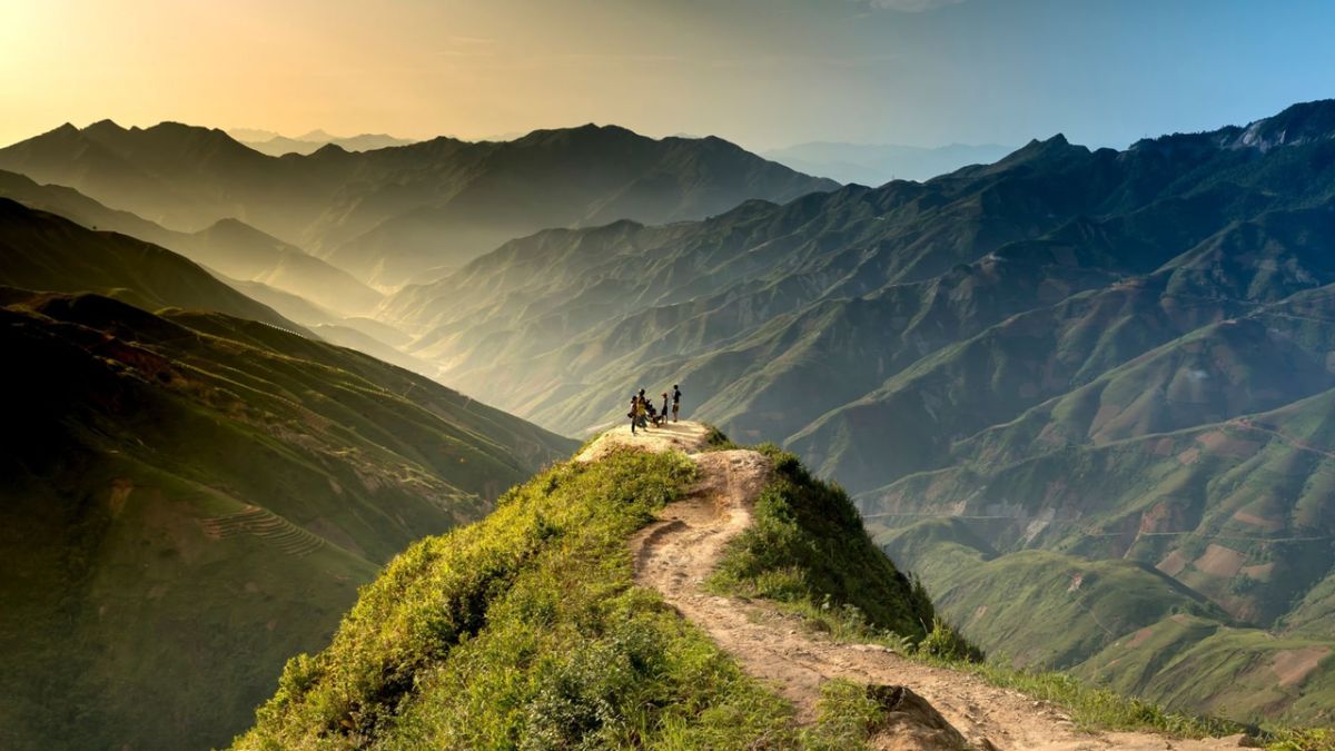 Map of Pakistan with climate icons representing adaptation sectors like agriculture, water, urban planning, and disaster response