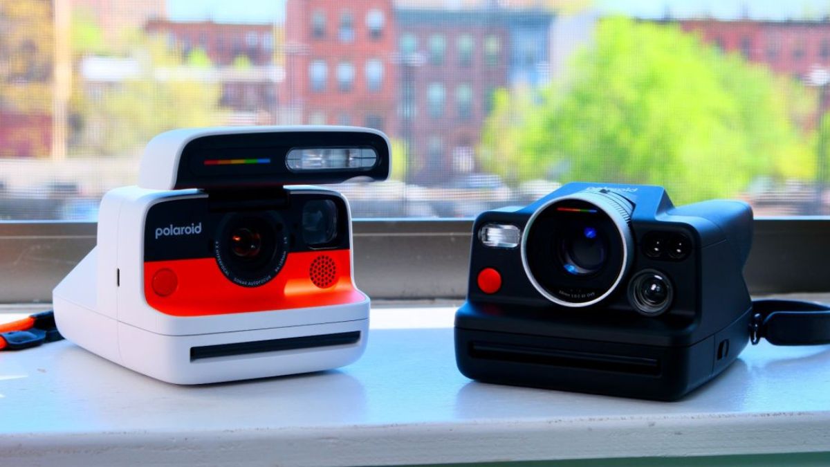 Foldable Polaroid Flip Camera with retro style and built-in flash