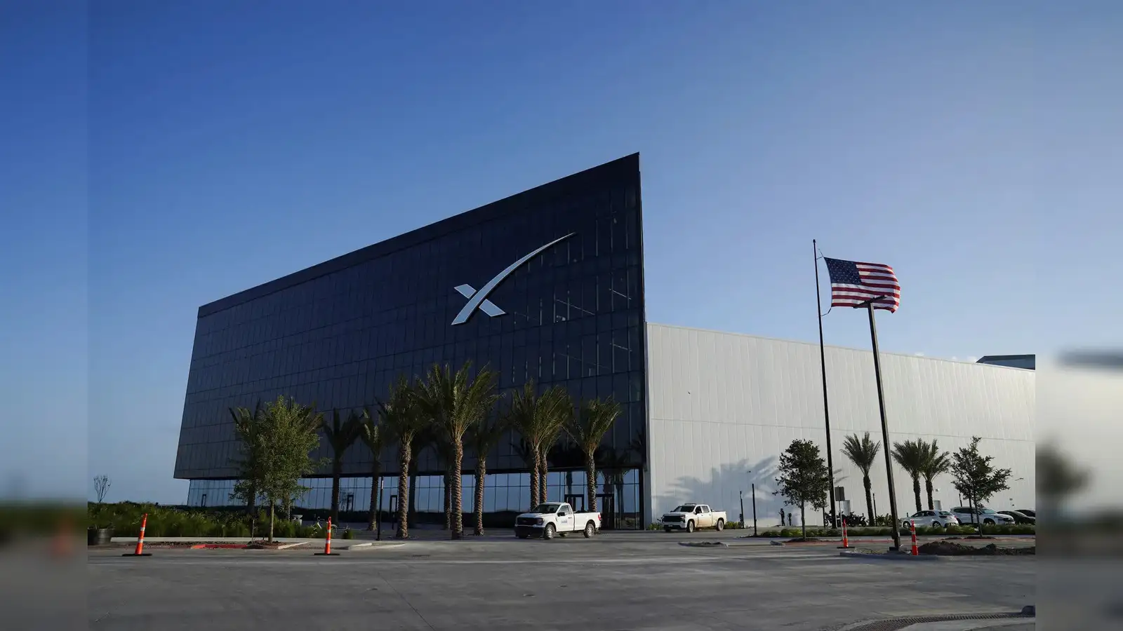 SpaceX Contracts: How Elon Musk's Space Company Dominates the Space Economy