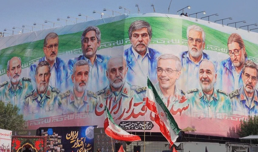 Thousands Attend Funeral for Iranians Killed in Strikes