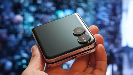 Xiaomi MIX Flip 2 showing foldable display and cover screen