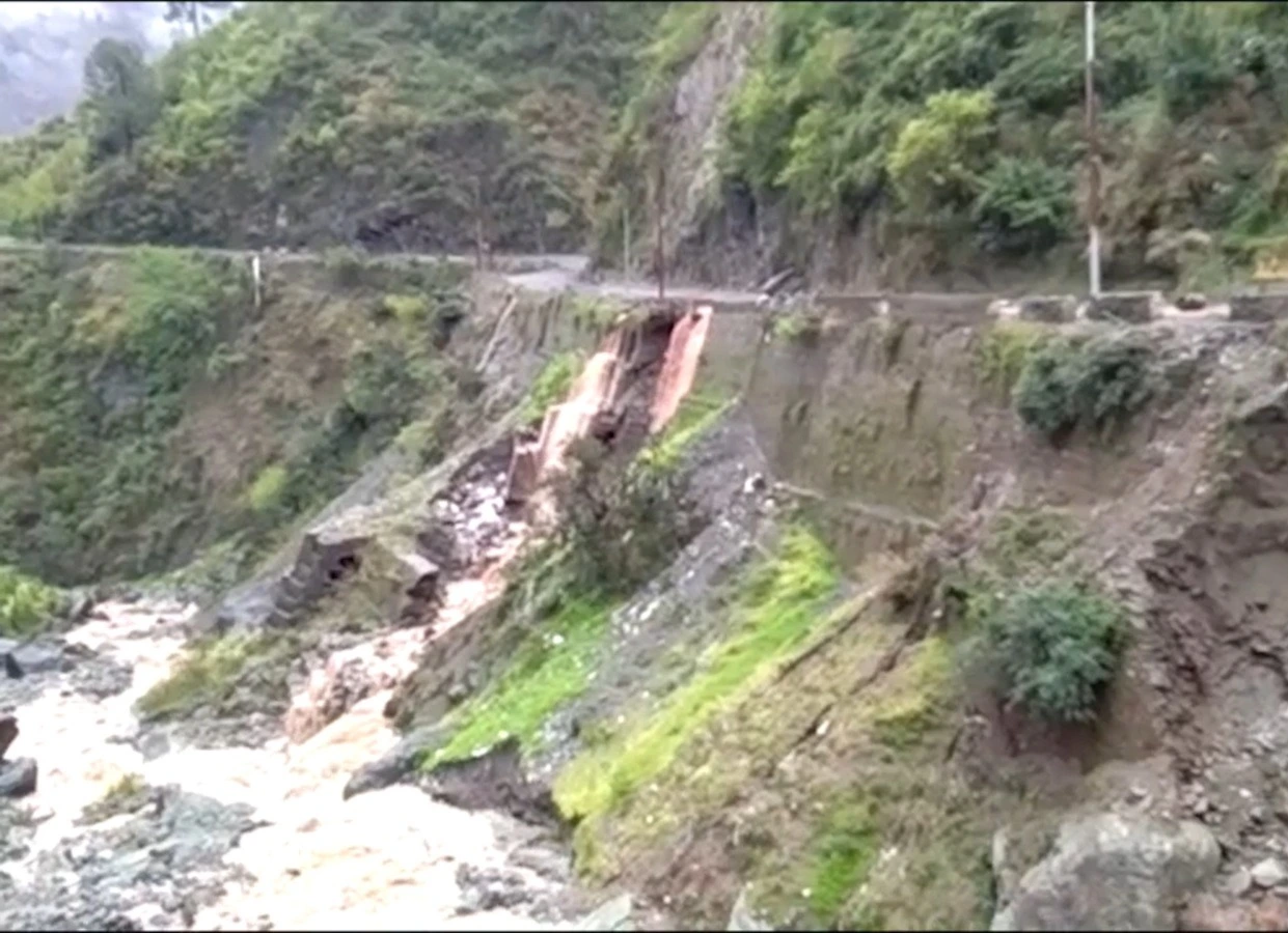 A passenger coach was immobilised due to a landslide triggered by heavy rains in the Azad Patan area, Azad Kashmir.   