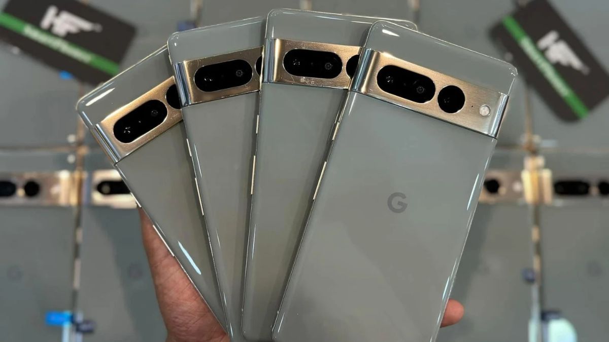 Front and back view of Google Pixel 7 Pro smartphone PTA approved in Pakistan 2025