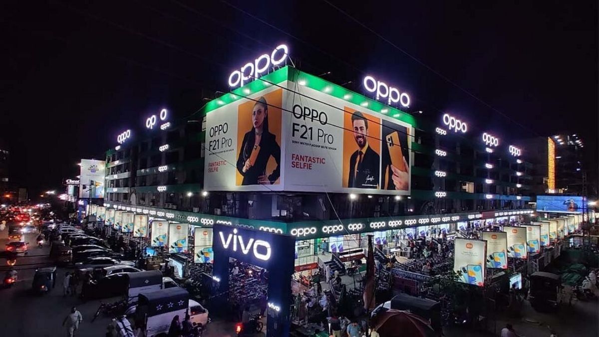 Outside view of Hafeez Center Lahore mobile market showing shops and visitors in 2025