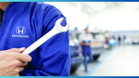 Honda Car Service Pakistan 2025 – Authorized Centers, Packages and Maintenance Guide Honda authorized service center in Pakistan performing routine maintenance