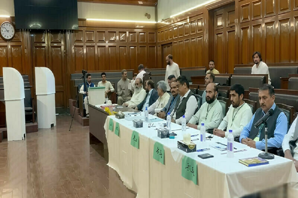 Voting for the 11 Senate seats from the Khyber Pakhtunkhwa (KP) concluded on Monday, with unofficial results showing a split between the ruling Pakistan Tehreek-e-Insaf (PTI) and opposition parties, exacerbated by internal party disagreements.
