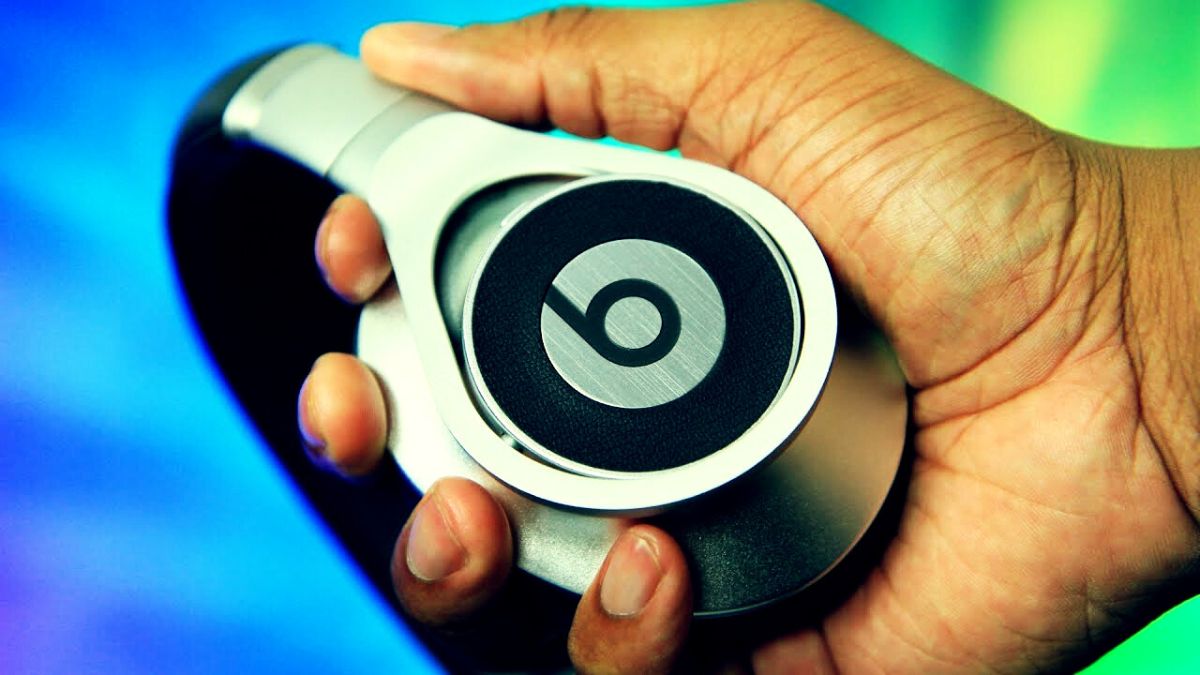 Beats headphones lineup with prices in Pakistan 2025