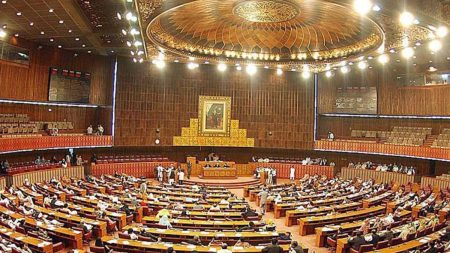 Parliamentarians to get New Family Suits in Islamabad
