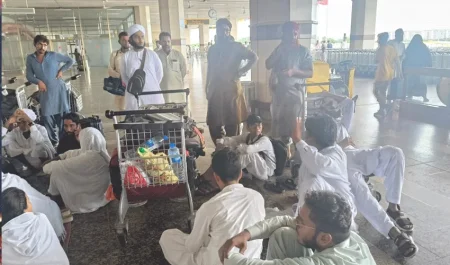 Pilgrims Stage Protest at Lahore Airport After Jeddah Flight Cancelled