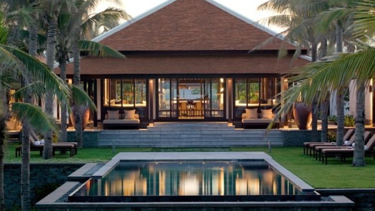 Beachfront luxury villa view in Karachi with private pool