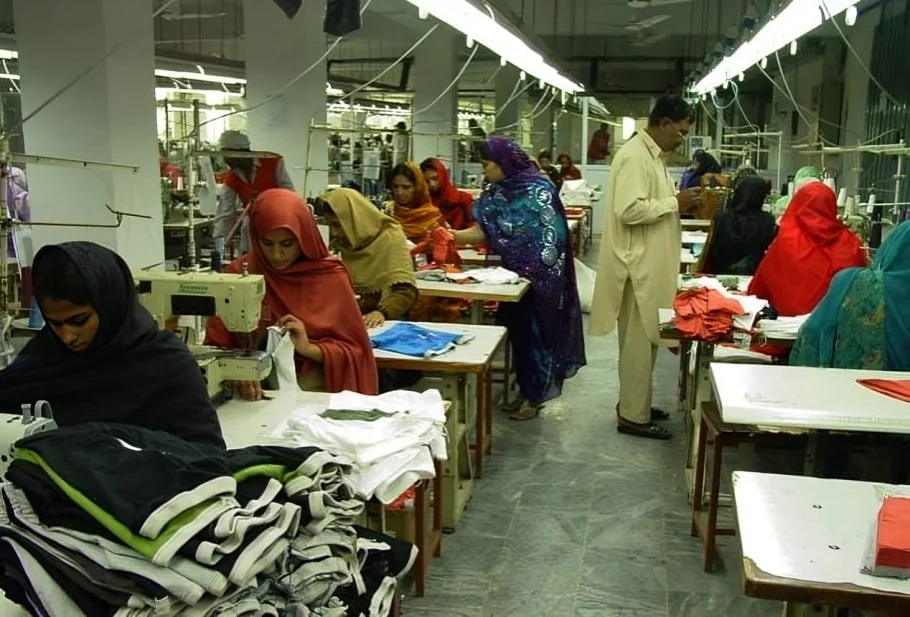 Sindh Fixes Rs. 40,000 as Minimum Monthly Wage for 2025