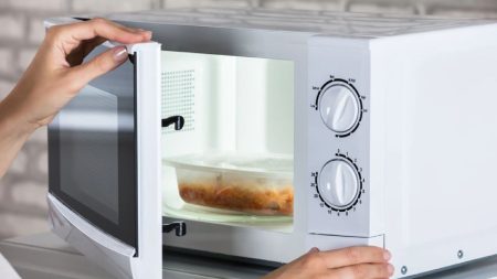 Best ovens in Pakistan 2025 including microwave, OTG, and convection ovens