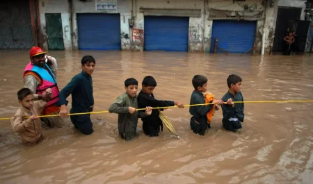 Aid Flows to Pakistan Drop Sharply After 2022 Floods