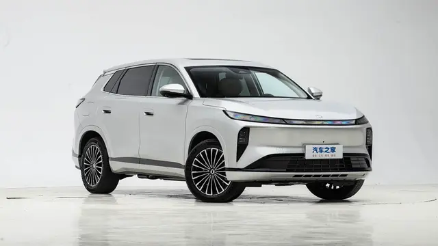 Dongfeng Aeolus L8: Powerful Hybrid with Long Range