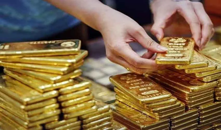 Gold Price in Pakistan Drops Rs3,600 to Rs358,800 per Tola