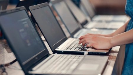 Complete Laptop Buying Guide Pakistan 2025 – Tips, Specs, Prices