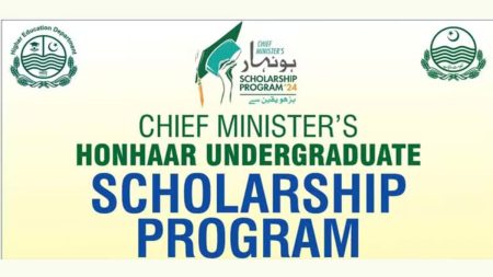 Punjab Launches 30,000 Honhaar Scholarships for Undergraduate Students 2025 Students receiving Honhaar Scholarships in Punjab 2025