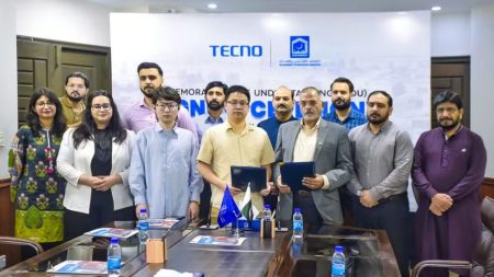 TECNO and Alkhidmat Foundation distributing food to flood-affected families in Pakistan